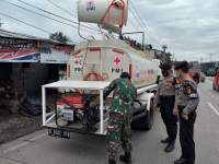 PMI Kabupaten Tangerang Semprokan Disinfektan Di Jalan Raya