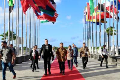 Luhut Sambut Kedatangan Elon Musk di Bali