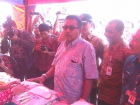 Rano Karno saat melakukan sidak ke beberapa pengusaha sapi