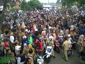 Ribuan Pegawai Honorer Banten Tuntut Kesejahteraan