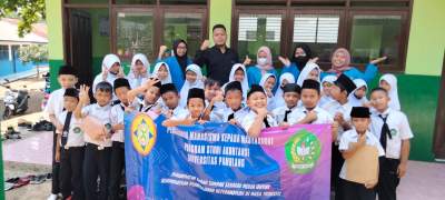 Manfaatkan Limbah Sampah, Mahasiswa UNPAM Sulap Botol Bekas Jadi Vas Bunga