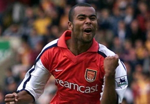 Cole, Bek Kiri Terbaik di Dunia