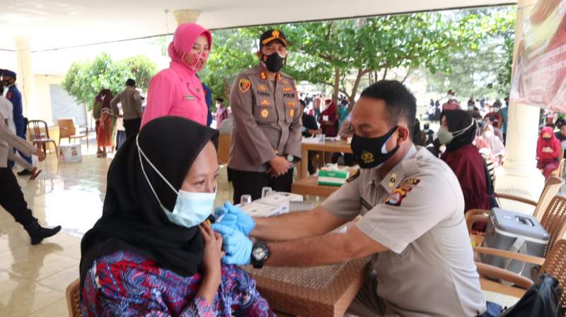Polres Serang Gelar Vaksin Presisi di Pulau Tunda