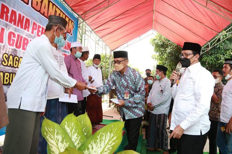 Serahkan Bantuan, WH Kunjungi Mesjid Baituttaqwa Desa Saga
