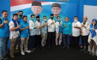 Pasangan calon walikota dan wakil walikota Tangsel Benyamin Davnie-Pilar Saga Ichsan hadiri peresmian Rumah Pemenangan Ben-Pilar oleh partai Gelora di Serpong.