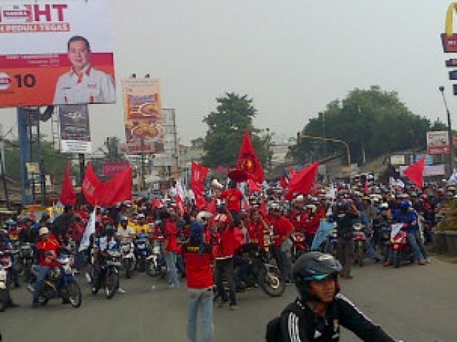 illustrasi- demo buruh tuntut kenaikan upah