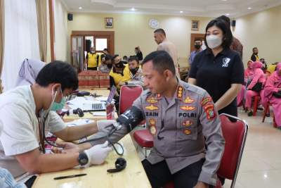 Rayakan Hari Polda Metro Jaya, Kapolres Metro Tangerang Kota dan anggota Ikuti Donor Darah