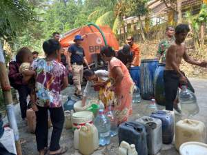 BPBD Kota Serang Distribusi Air Bersih di Cilowong