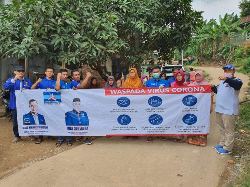 Stop Penyebaran Virus Corona, Kader Demokrat Semprotkan Disinfektan di 3 Kecamatan