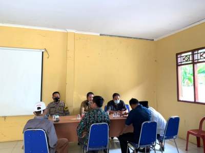 Satu Calon Kades Bunar Kekeuh Ingin Kenakan Baju Warna Tertentu