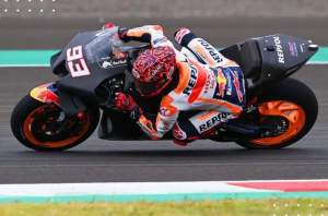 Pembalap MotoGP jalani sesi tes pramusim di Sirkuit Mandalika. (Antara/Andika Wahyu)