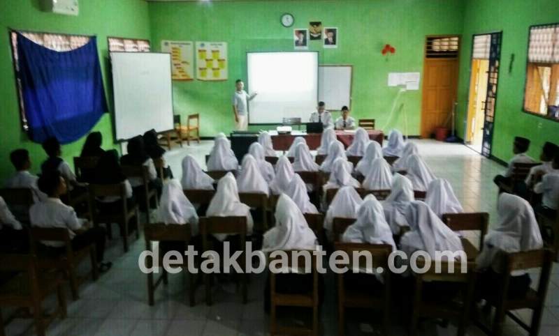 Paskibra SMPN 2 Leuwidamar Gelar Pelantikan