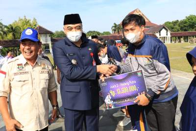 Peringati Hari Bela Negara Ke-74, Bupati Tangerang Serahkan Penghargaan