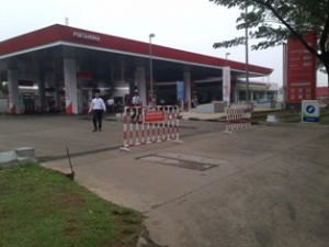 Cikupa- Salah Satu SPBU tidak beroperasi Akibat PLN sering Mati.Minggu (03/11)dt