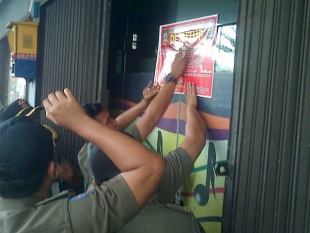 Penyegelan Inul Vizta oleh Satpol PP