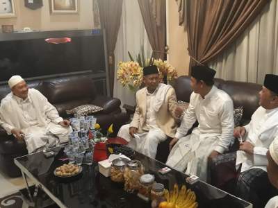 Rumah Wabup Tangerang Disinggahi Abuya Uci Cilongok