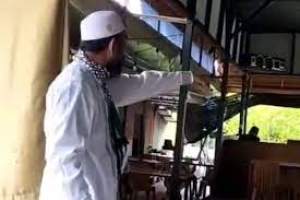 VIDIO: Ustadz di Aceh Semprot Pemuda yang Masih Asik Ngegame dan Nongkrong saat Jam Sholat Jum&rsquo;at