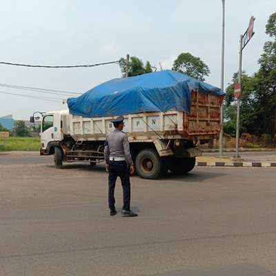 Tidak Terima Ditertibkan Dishub, Sopir Truk Tanah Ngamuk Keluarkan Kata-kata Kasar