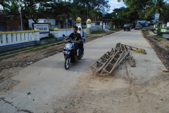 Proyek Betonisasi Tak Transparan