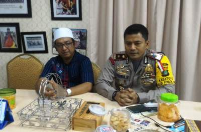 Gitaris Wali Band Adopsi Bayi yang Dibuang Orang Tuanya