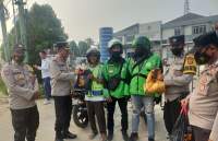 Polsek Balaraja Salurkan Bansos Bagi Ojeg dan Warga Tak Mampu