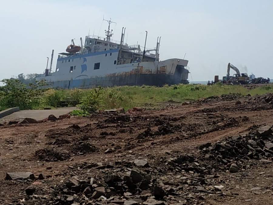 Pemotongan Kapal Rosmala di Merak Tak Berizin