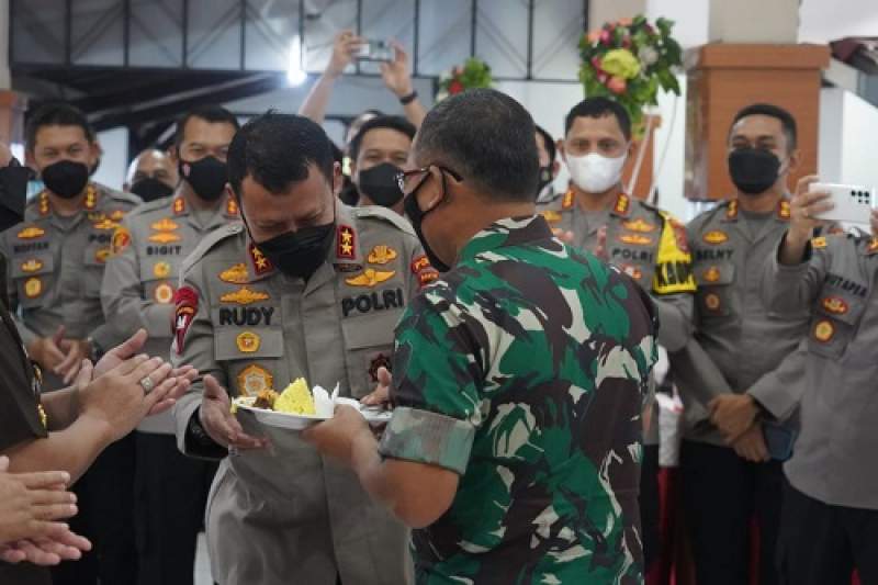 Rayakan UlangTahun Ke 54, Kapolda Banten Banjir Ucapan Selamat
