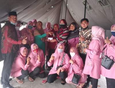 TP-PKK Desa Gunung Sari Bantu Korban Kebakaran di Mauk