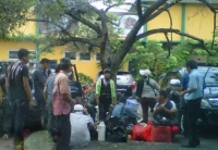 Soetta- Ketertiban di bandara khususnya terminal 2,masih semerawut dengan pedagang ilegal,calo,taksi liar, perlu ketegasan pihak pengamanan bandara,Selasa (19/11)DT