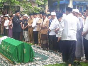 Melayat Ke Rumah Duka , Zaki : Hermansyah Merupakan Birokrat Panutan