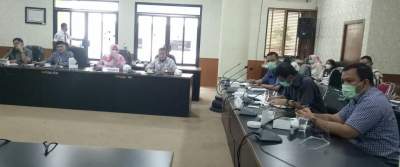 Suasana hearing Komisi II DPRD Kota Cilegon, Dinsaker Cilegon dan PT IKPT di Ruang Rapat DPRD Kota Cilegon, Rabu (2/9/2020).
