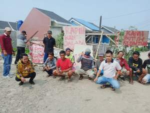Tuntut Perbaikan Jalan, Warga Bunar Demo Pengembang