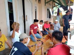 Warga Singapadu Blokir Jalan, Tanam Pohon Di Jalan Yang Rusak