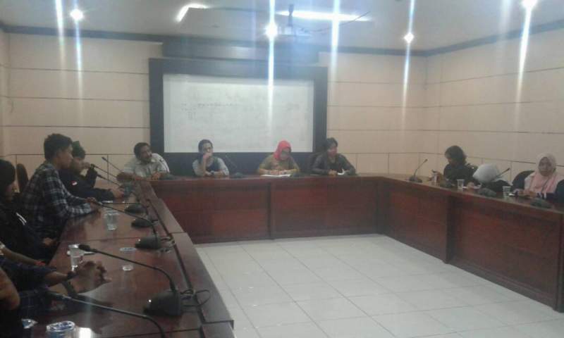  Mahasiswa saat hearing usai demo dengan DPRD Kota Tangerang
