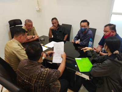 Saat mediasi antara buruh dan PT Selago Makmur Plantation terkait kasus pemutusan hubungan kerja (PHK) di fasilitasi oleh Disnaker Kota Cilegon, Senin (20/7/2020).