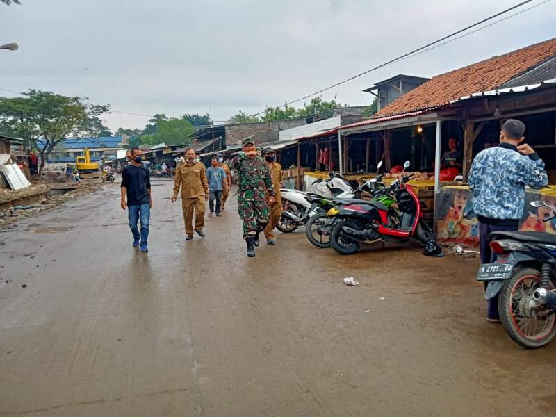 Berkomitmen Dengan Pemkot Serang, Dandim 0602/Serang Tertibkan Pasar Rau