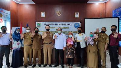 BNNK Cilegon bersama Badan Kesatuan Bangsa dan Politik Kota Cilegon menggelar pelatihan komputer dan pelatihan merajut atau menyulam benang kepada para mantan pecandu narkoba.