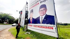 Spanduk Ketua Umum Gerindra, Prabowo Subianto dan Ketua Umum PKB, Muhaimin Iskandar di Jalan Pahlawan Seribu, Serpong.