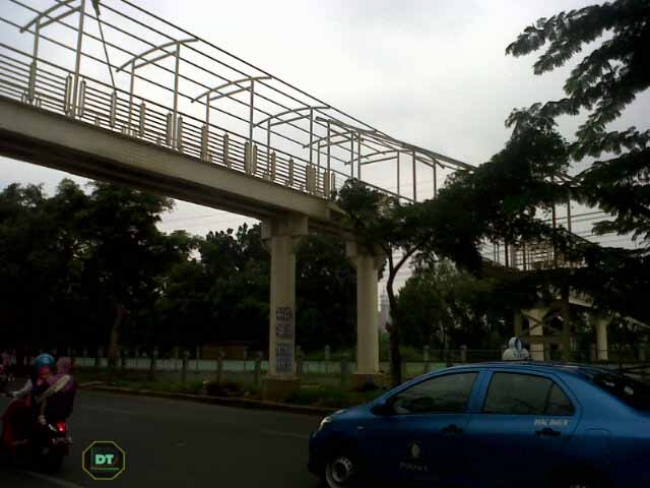 Proyek JPU Tanjung Barat Terbengkalai