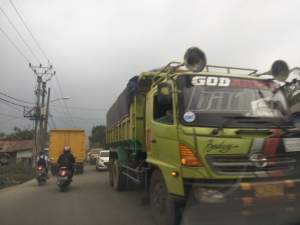 Rawan Kecelekaan, Warga Tangerang Wilayah Barat Minta Galian Ditutup