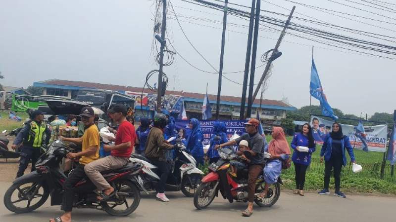 Srikandi DPC PD Kabupaten Tangerang Bagikan Ratusan Paket Nas