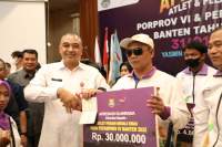 Zaki Berikan Bonus Kepada Atlet dan Pelatih Porprov dan Peparprov Kab. Tangerang