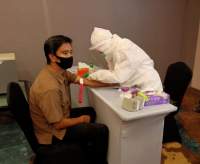 Ratusan Karyawan Hotel Aston Anyer Jalani Rapid Test