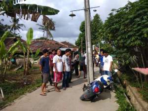 Picu Kecelakaan Lalulintas, Warga Ancam Bongkar Tiang Listrik di Tengah Jalan