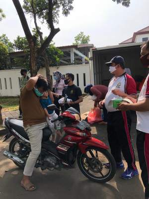 Cegah Covid, Kejari Kabupaten Tangerang Bareng PT Mayora Bagikan Masker