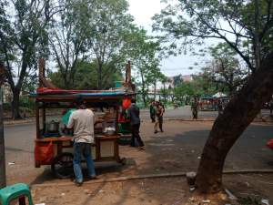 Masih Berjualan di Stadion, Pol PP Kota Serang Tak Mampu Tertibkan PKL Stadion