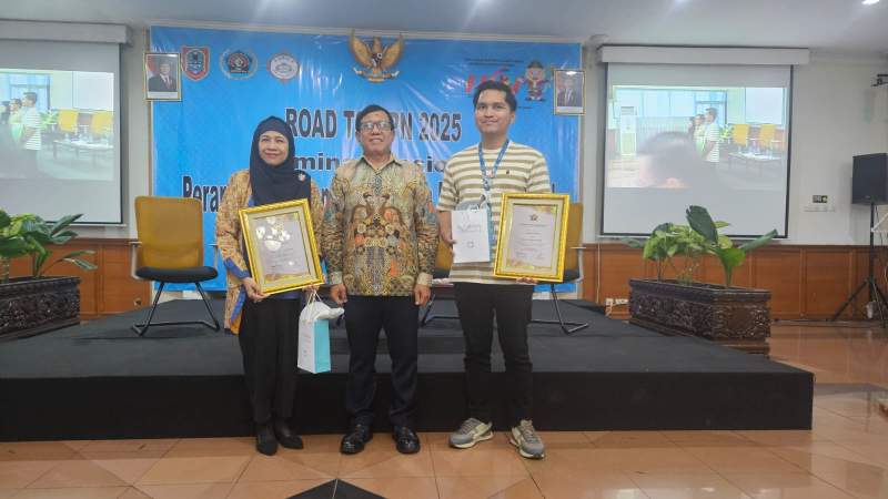 Ketum PWI Pusat Berikan Piagam &lsquo;Sahabat PWI&rsquo; kepada Infini