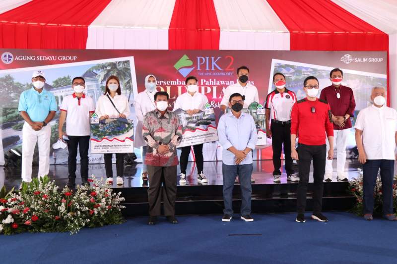 Sekda Hadiri Penyerahan Simbolis Hadiah Rumah Atlet Greysia, Apriyani dan Pelatih Eng Hian Oleh PIK2