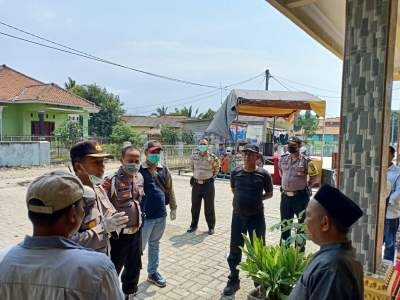 Kapolsek Dan Personil Koramil Membubarkan Resepsi Pernikahan Ciruas Kabupaten Serang