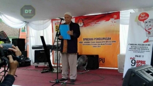 Ketua KPU Komando&#039; Pembacaan  Deklarasi Pemilu Damai